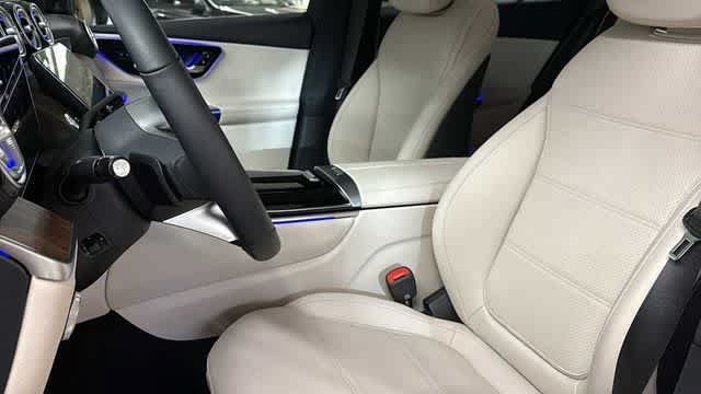 Used 2025 Mercedes-Benz GLC 300 4MATIC image 27