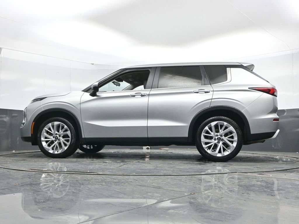 Used 2024 Mitsubishi Outlander SE image 51