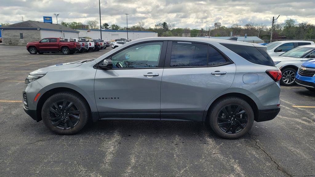Used 2023 Chevrolet Equinox LS w/ LS Convenience Package AWD/4WD image 3