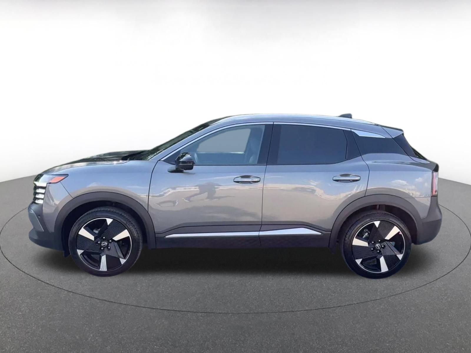 Used 2026 Nissan Kicks SR AWD/4WD image 9
