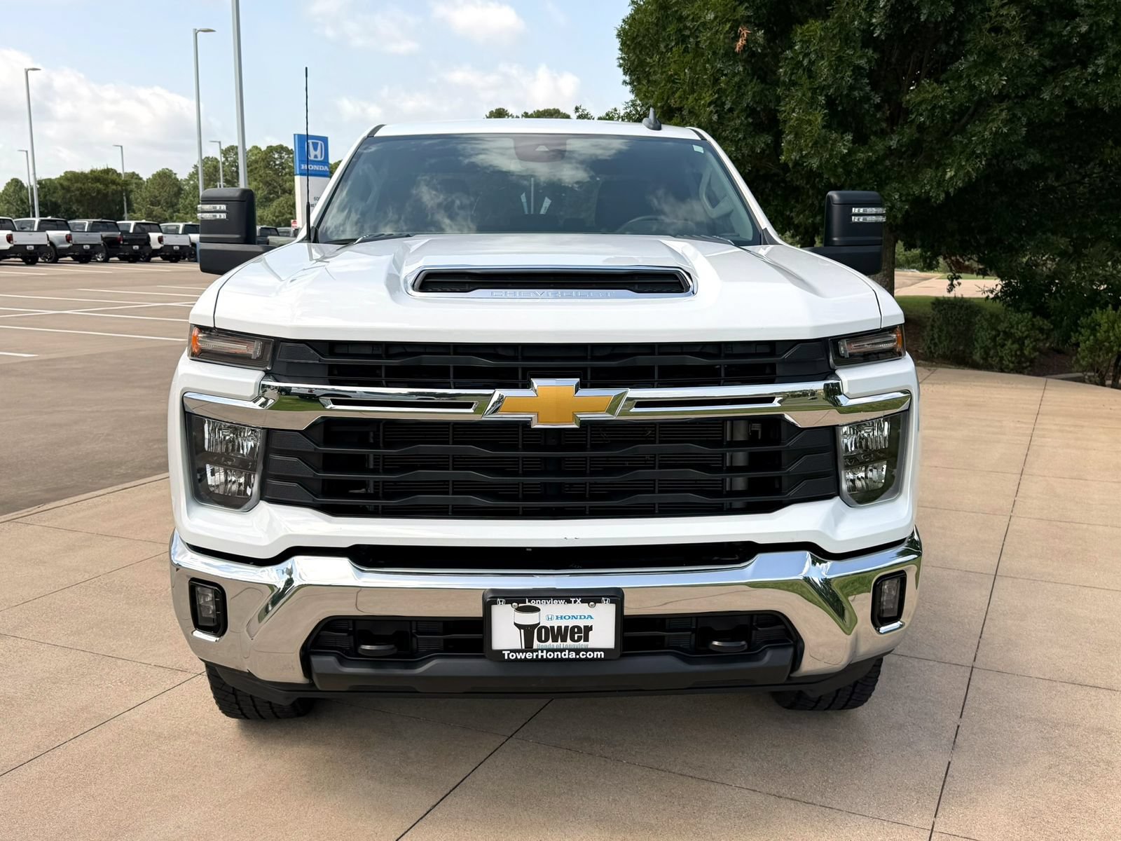 Used 2024 Chevrolet Silverado 2500 LT w/ Convenience Package AWD/4WD image 2