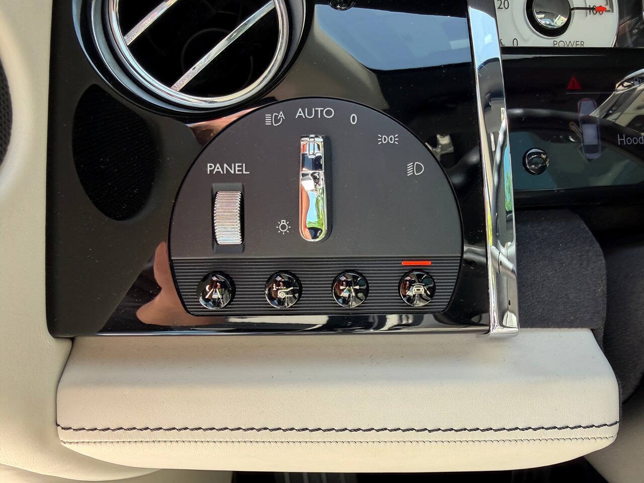 Used 2016 Rolls-Royce Wraith RWD image 26