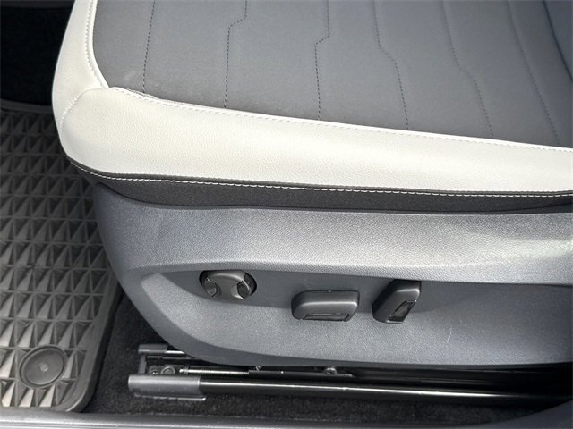 Used 2025 Volkswagen Taos SE image 30