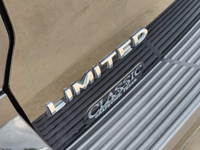 Used 2018 Ford Expedition Limited w/ Equipment Group 301A AWD/4WD image 9