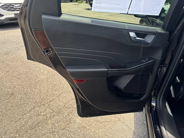 Used 2025 Ford Escape Platinum AWD/4WD image 18