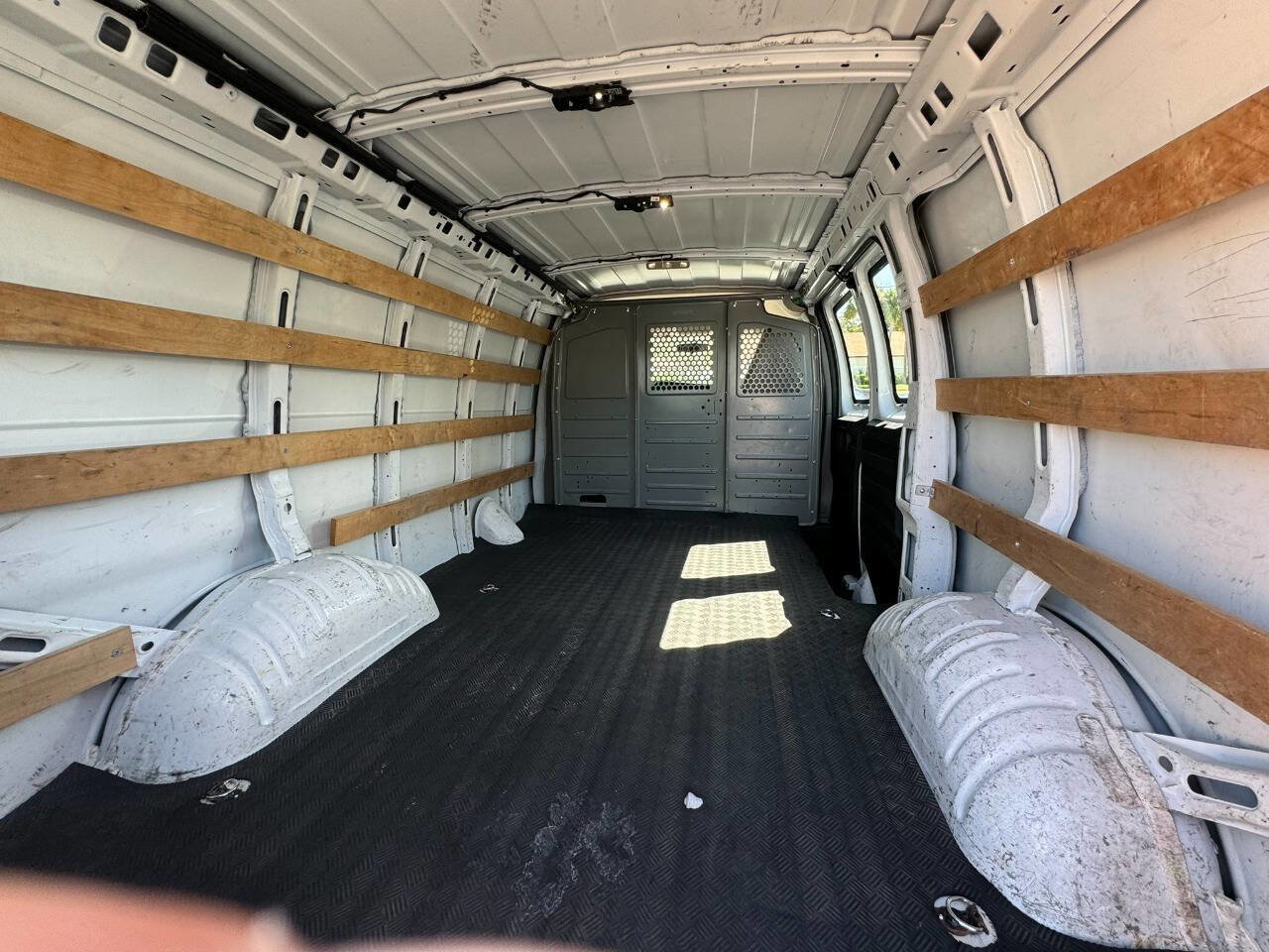 Used 2016 GMC Savana 2500 image 5