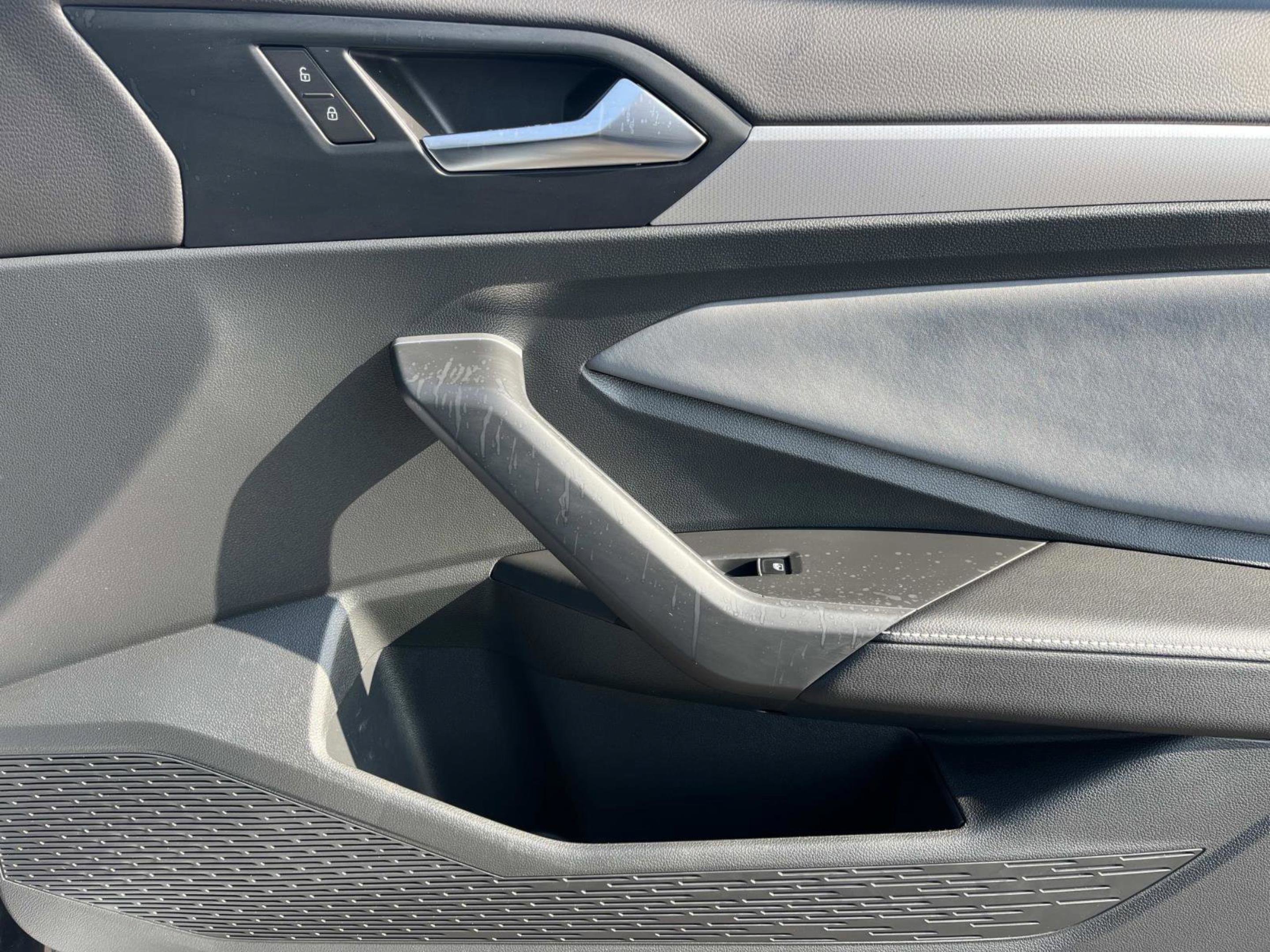 Used 2025 Volkswagen Jetta SE image 21