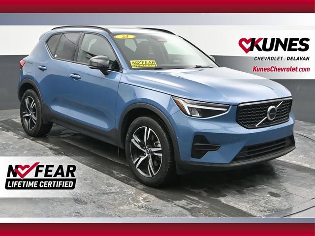Used 2024 Volvo XC40 B5 Core image 1