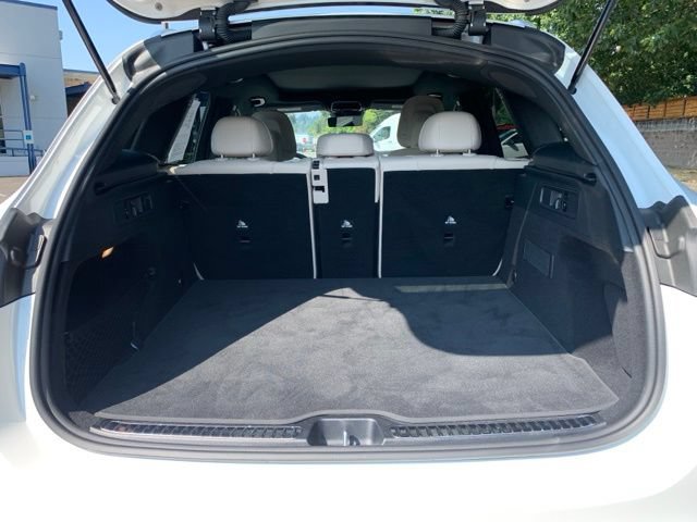 Used 2023 Mercedes-Benz GLC 300 4MATIC image 5