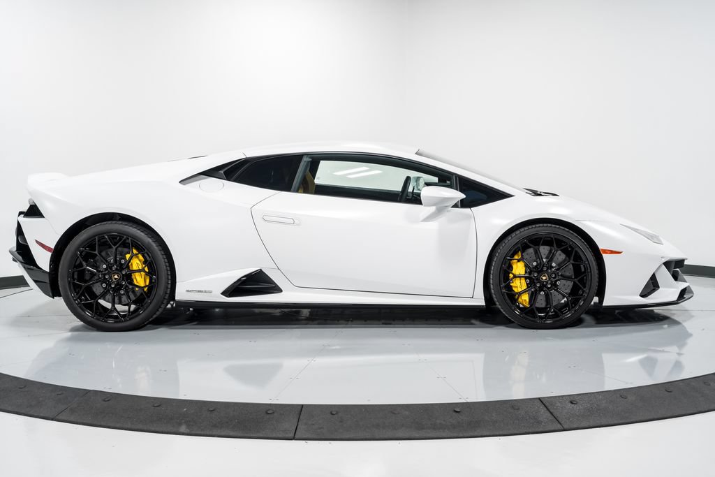 Used 2022 Lamborghini Huracan EVO AWD/4WD image 2