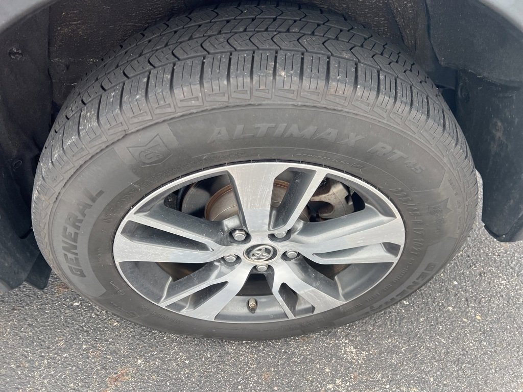 Used 2018 Toyota RAV4 XLE image 20