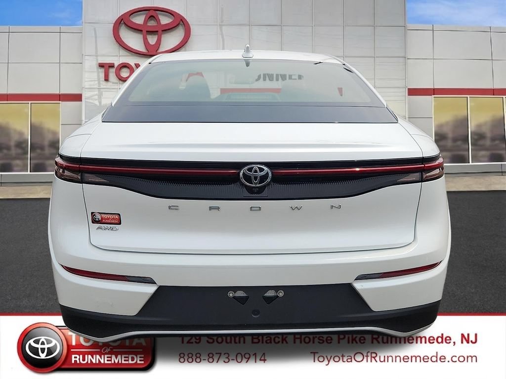 Certified 2023 Toyota Crown AWD/4WD image 5