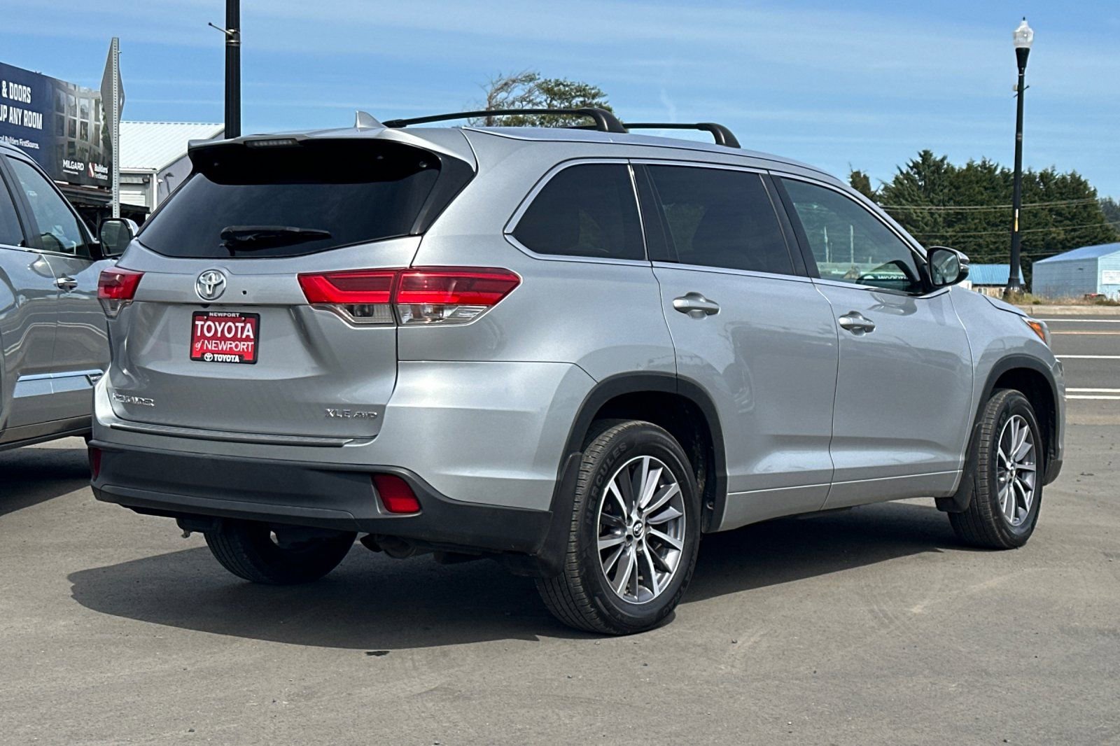 Used 2017 Toyota Highlander XLE AWD/4WD image 4