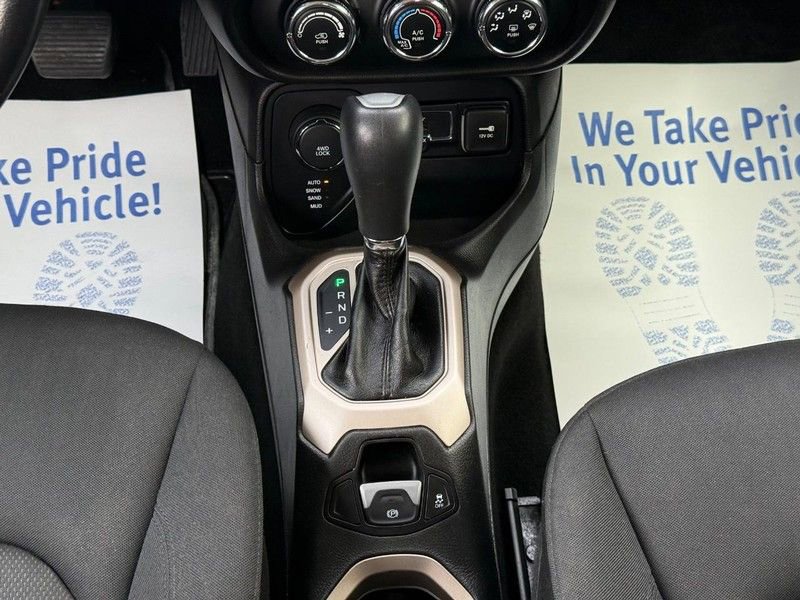 Used 2016 Jeep Renegade Latitude image 12