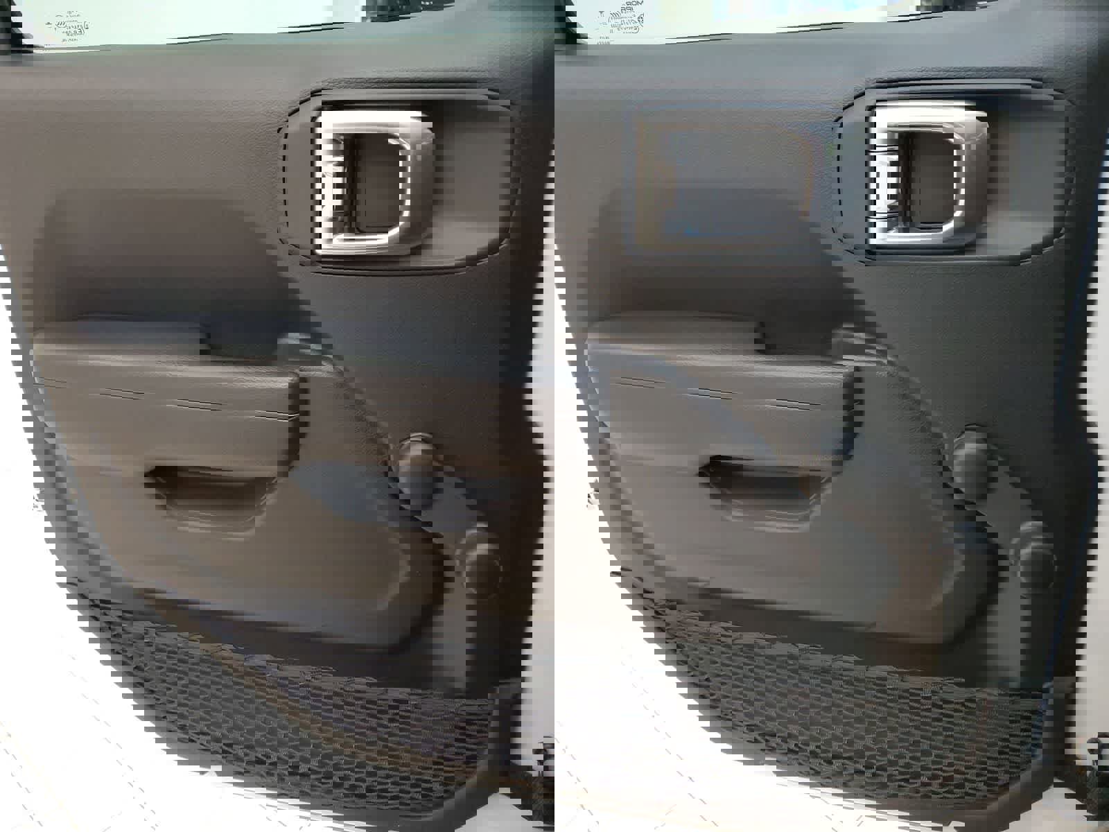 Used 2023 Jeep Gladiator Sport image 15