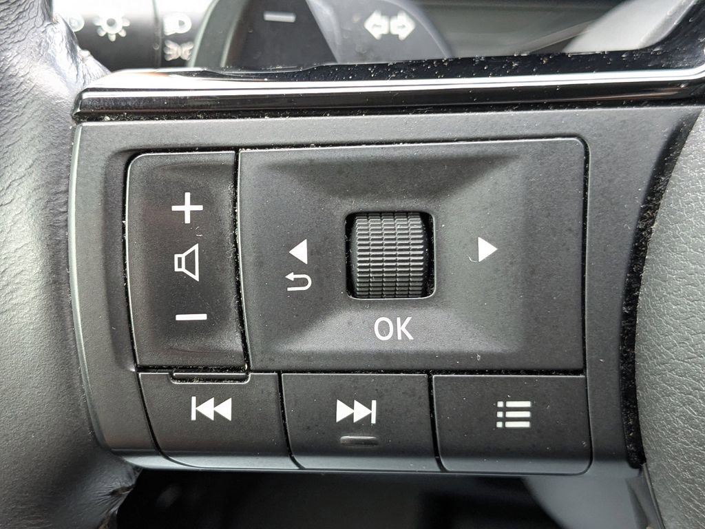 Used 2023 Nissan Pathfinder Platinum w/ Cargo Package image 22