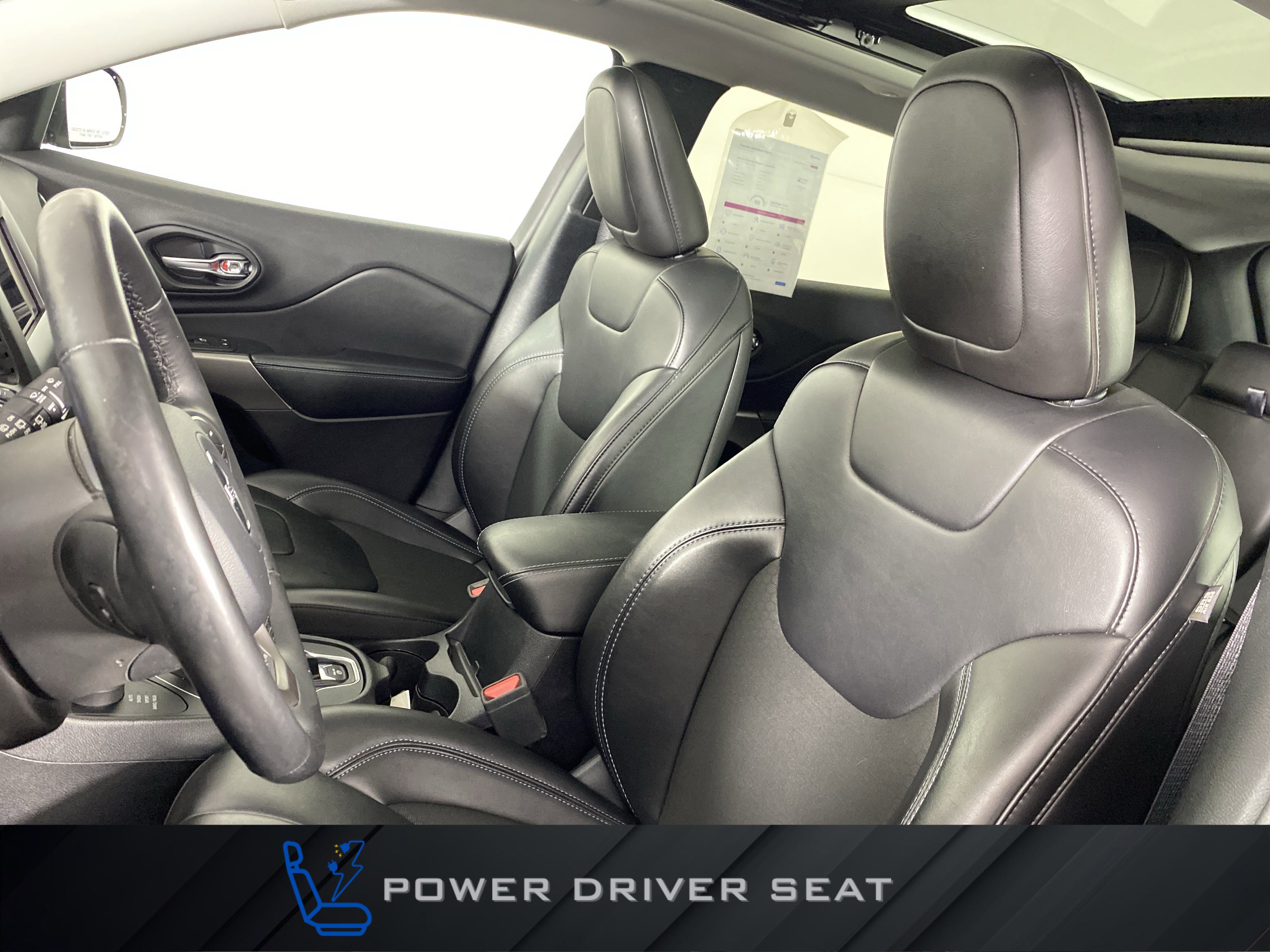 Used 2020 Jeep Cherokee Latitude Plus w/ Comfort/Convenience Group image 18