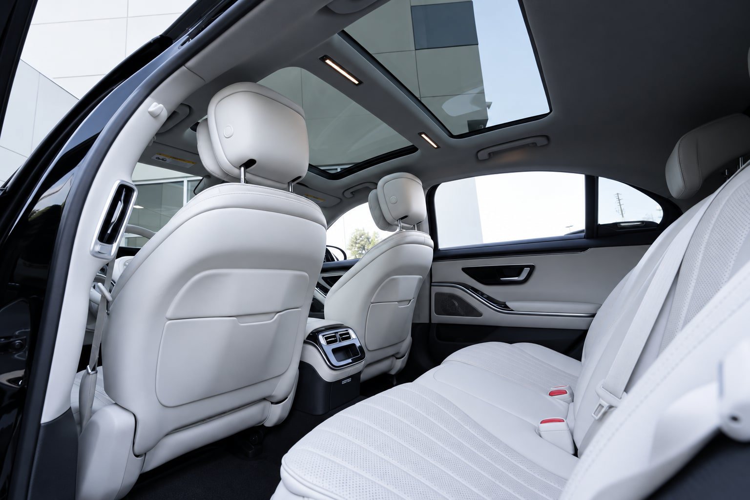 Used 2023 Mercedes-Benz S 500 4MATIC image 26