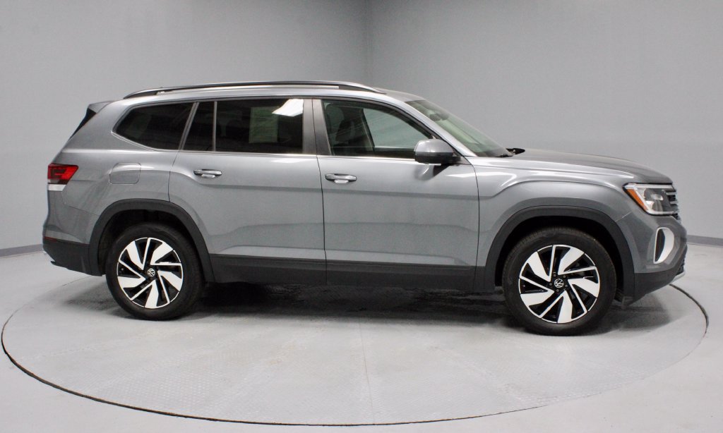 Used 2025 Volkswagen Atlas SE AWD/4WD image 12