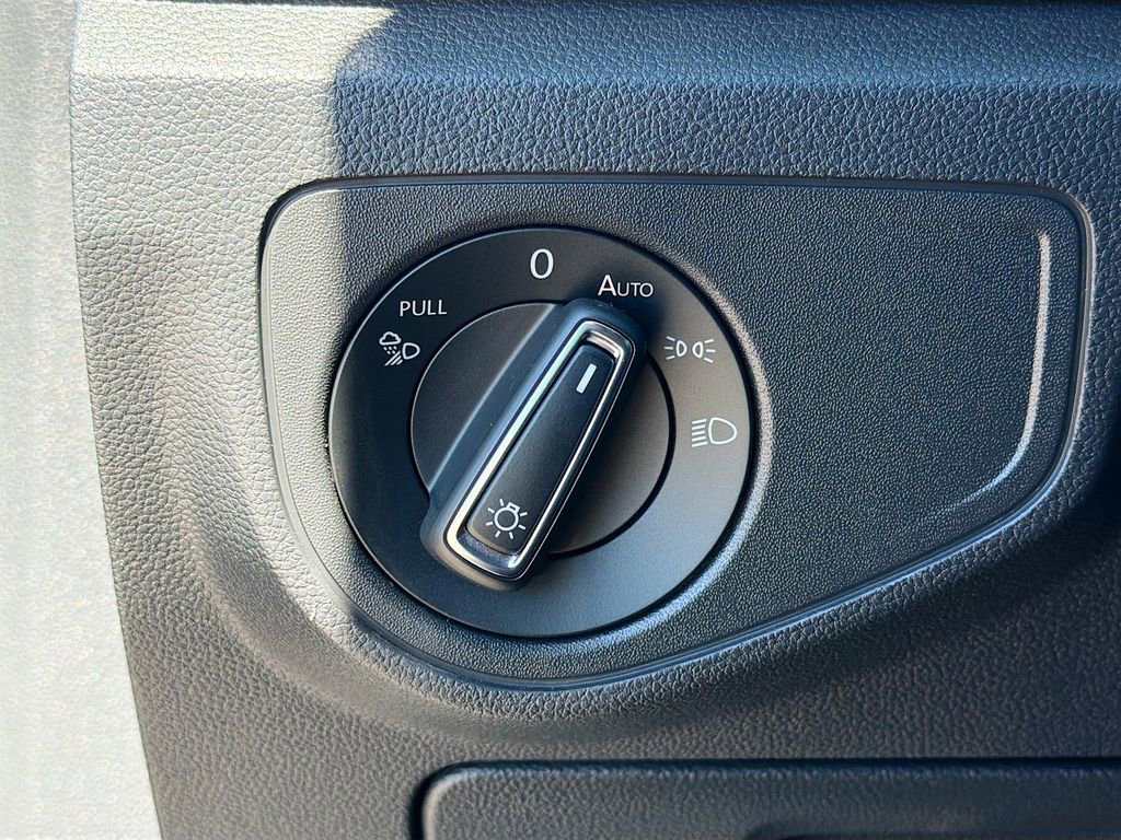 Used 2020 Volkswagen Atlas Cross Sport SEL R-Line AWD/4WD image 35