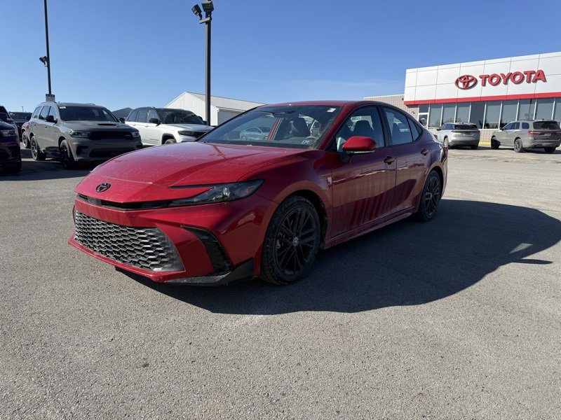 Used 2025 Toyota Camry SE w/ Convenience Package image 3