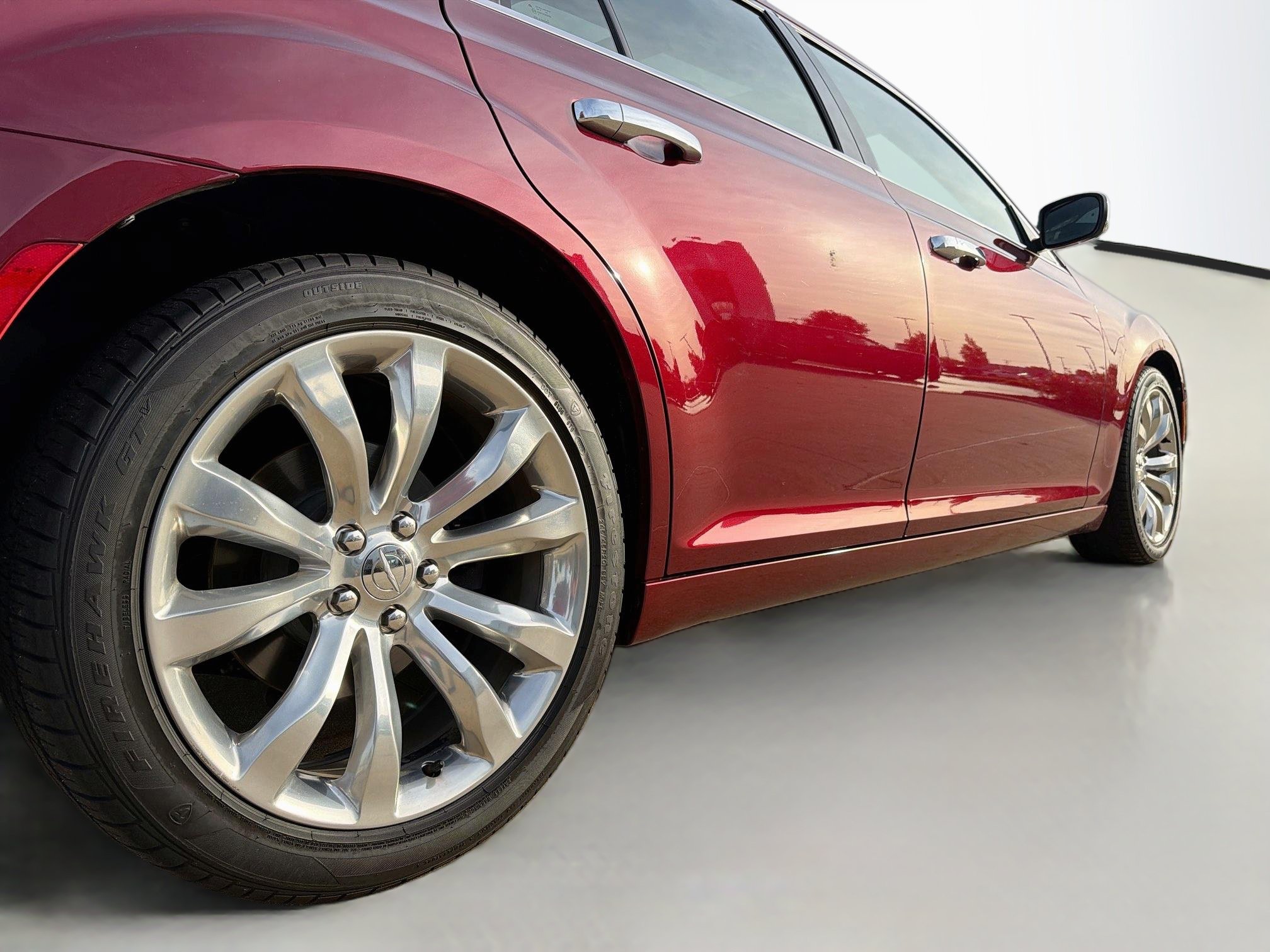 Used 2019 Chrysler 300 Limited w/ Safetytec Plus Group RWD image 6