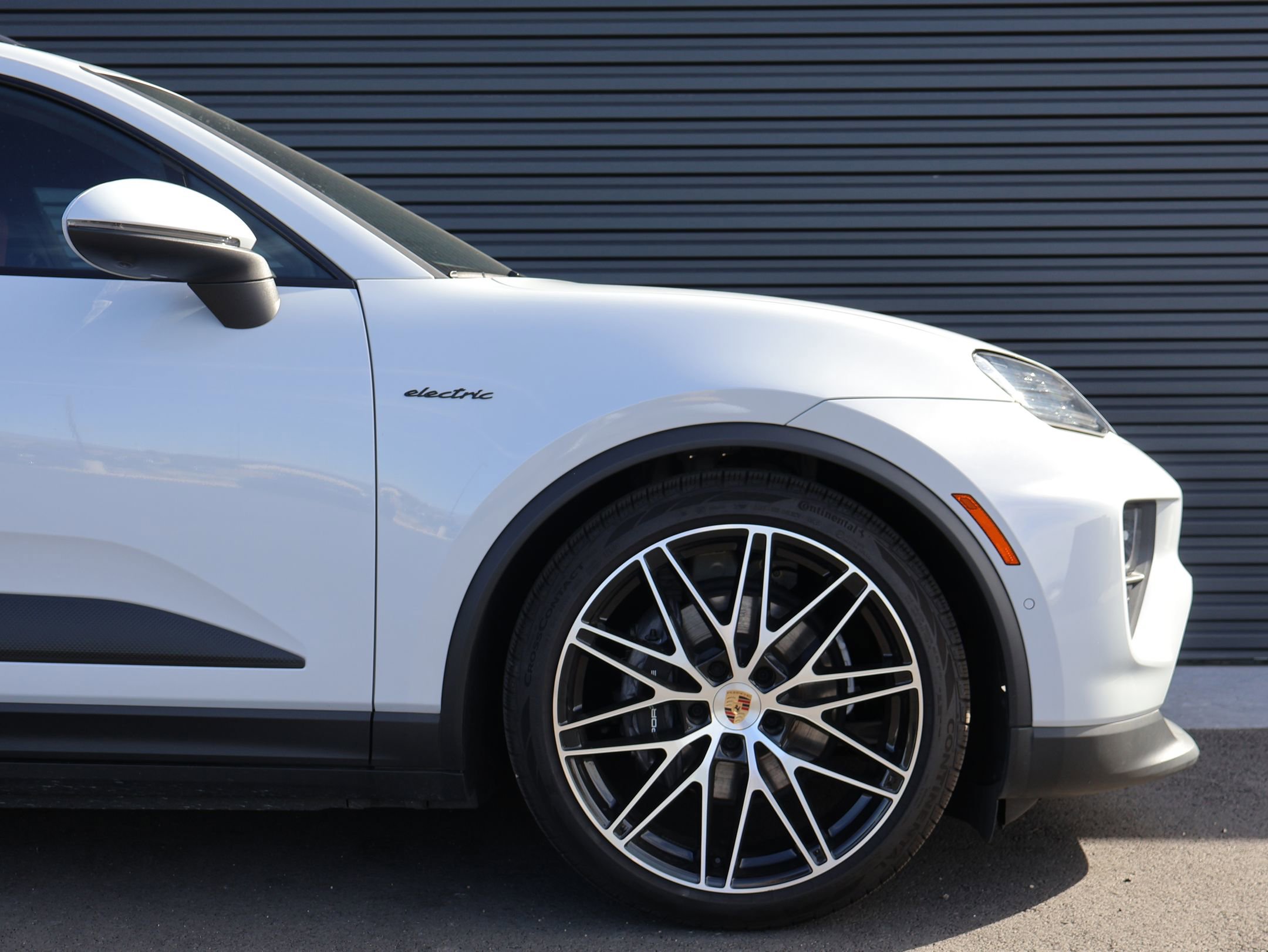 Certified 2025 Porsche Macan 4 Electric AWD/4WD image 12