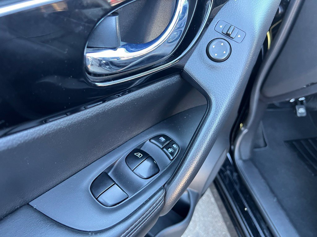Used 2017 Nissan Rogue Sport SL w/ SL Premium Package FWD image 37