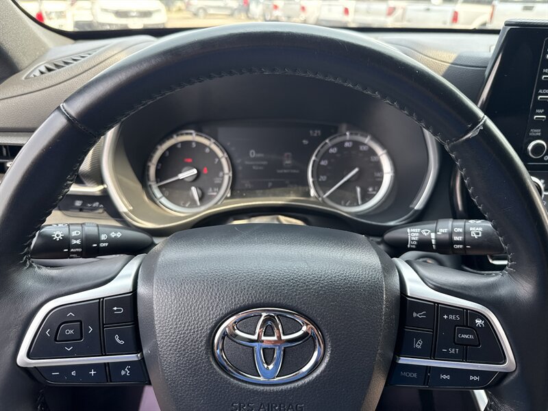 Used 2022 Toyota Highlander XSE AWD/4WD image 37