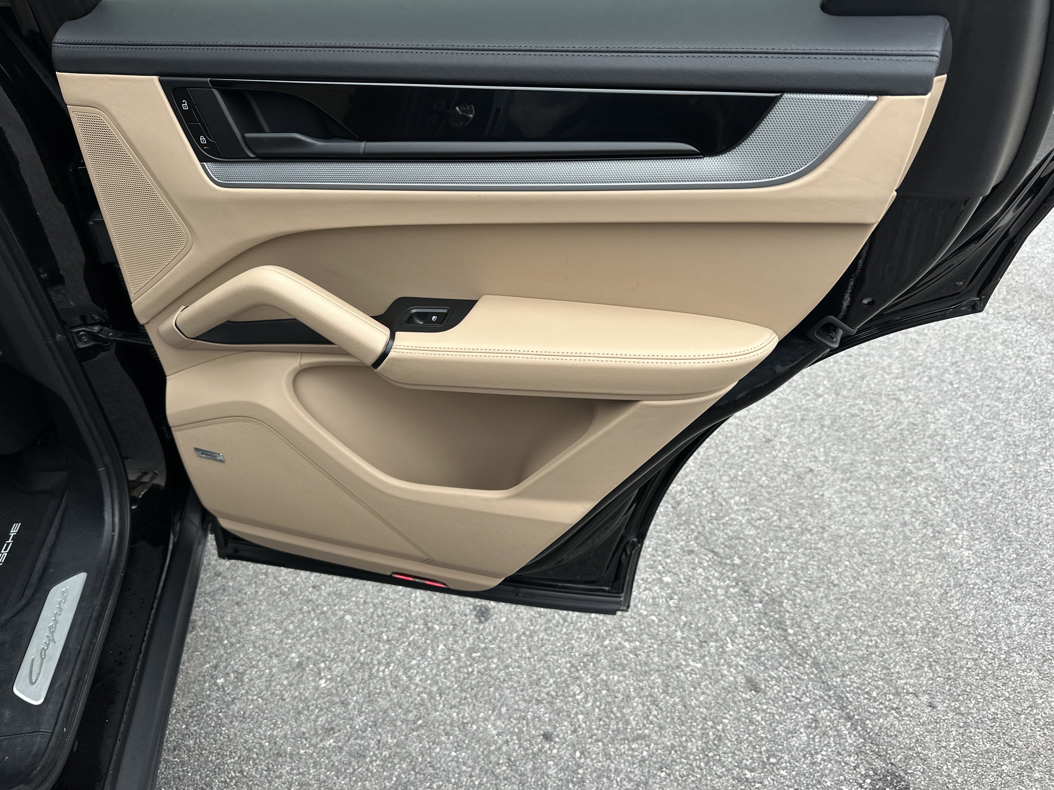 Used 2024 Porsche Cayenne Coupe image 17