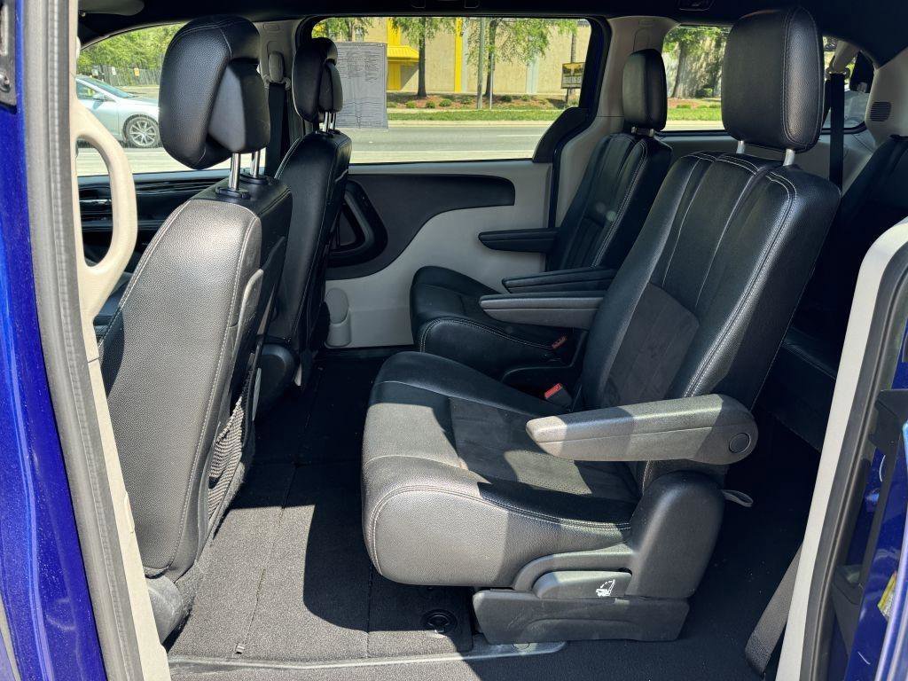 Used 2020 Dodge Grand Caravan SXT image 11