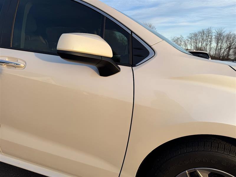 Used 2024 Toyota Sienna XLE image 22