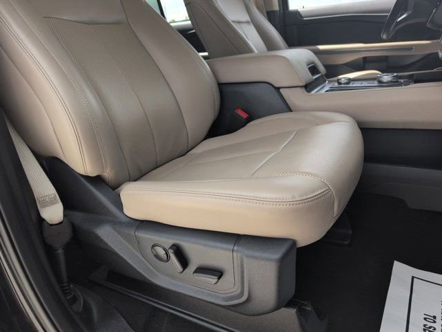 Used 2024 Ford Expedition Max XLT image 32