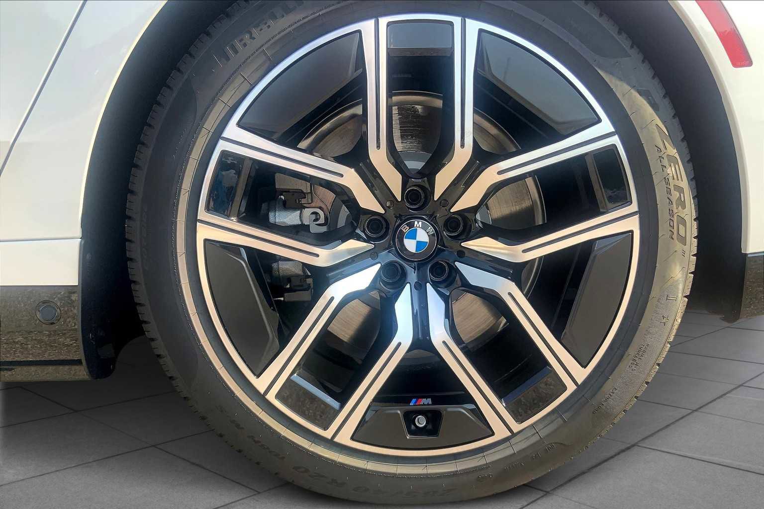 New 2026 BMW 750e xDrive w/ Executive Package image 11