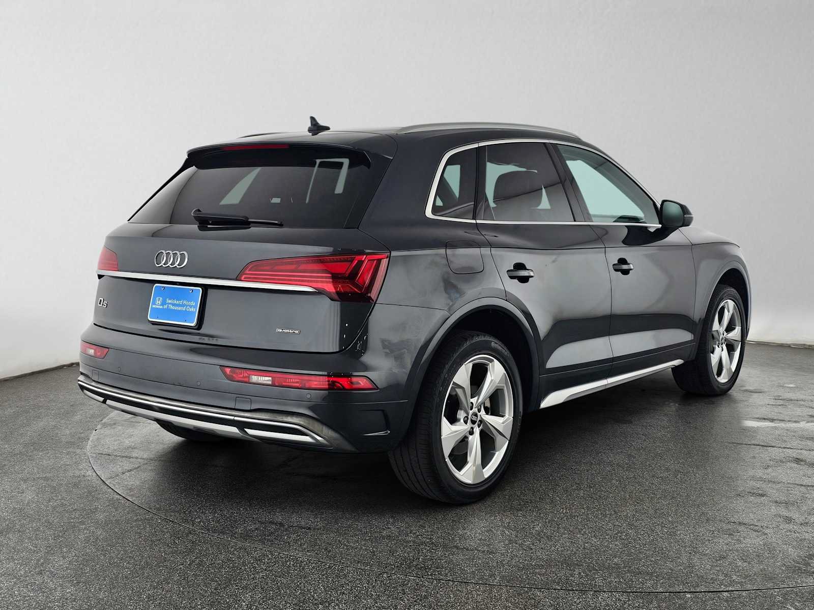 Used 2021 Audi Q5 2.0T Premium Plus w/ Premium Plus Package AWD/4WD image 3