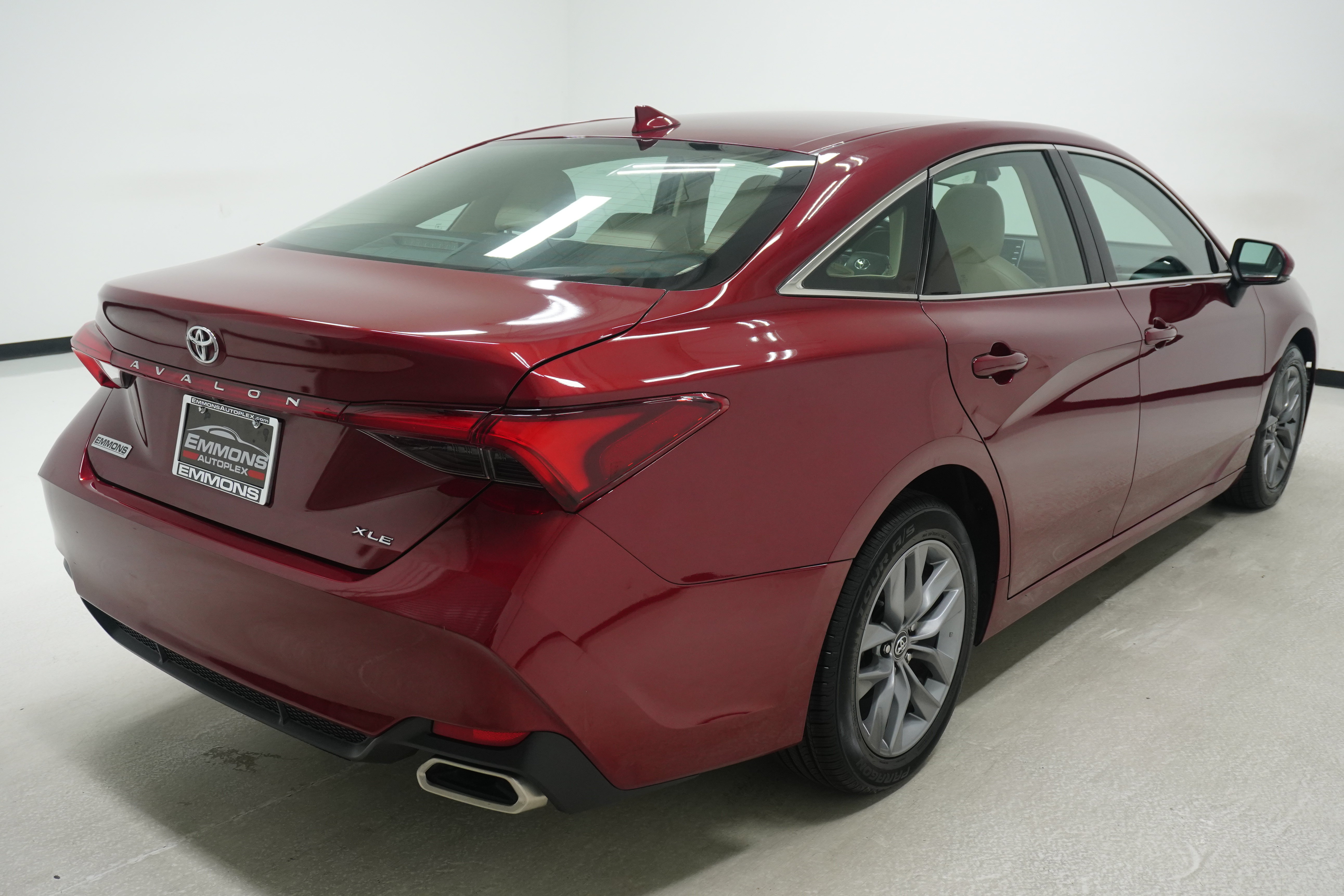 Used 2019 Toyota Avalon XLE w/ Moonroof Package FWD image 4