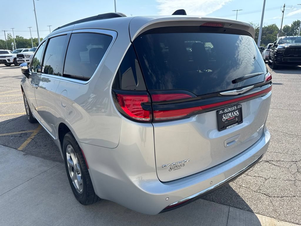 Used 2023 Chrysler Pacifica Limited AWD/4WD image 7