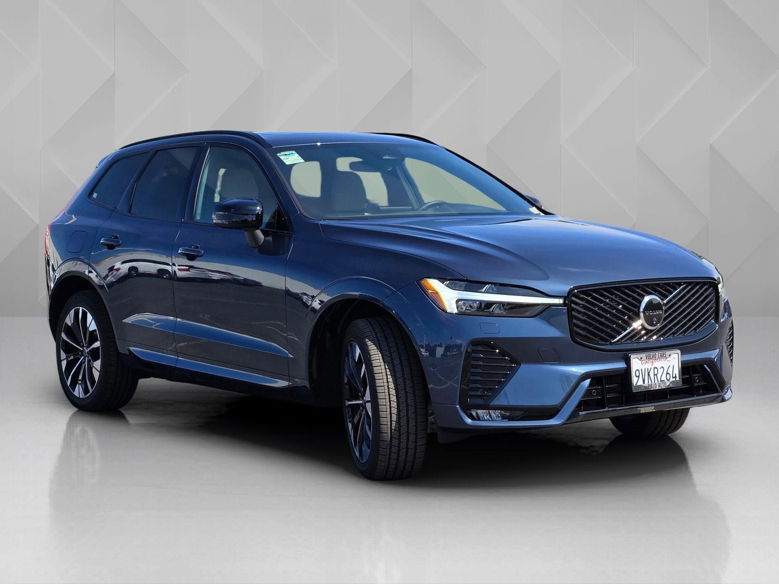 Used 2026 Volvo XC60 B5 Plus w/ Protection Package Premier AWD/4WD image 8
