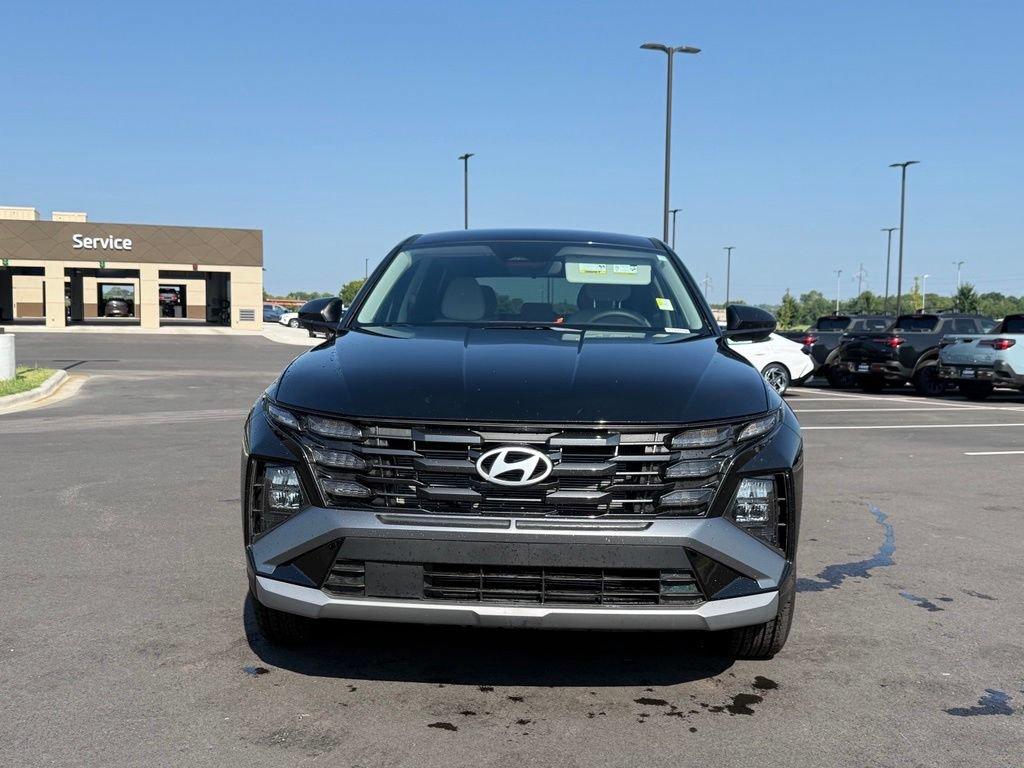 Certified 2025 Hyundai Tucson SE AWD/4WD image 2