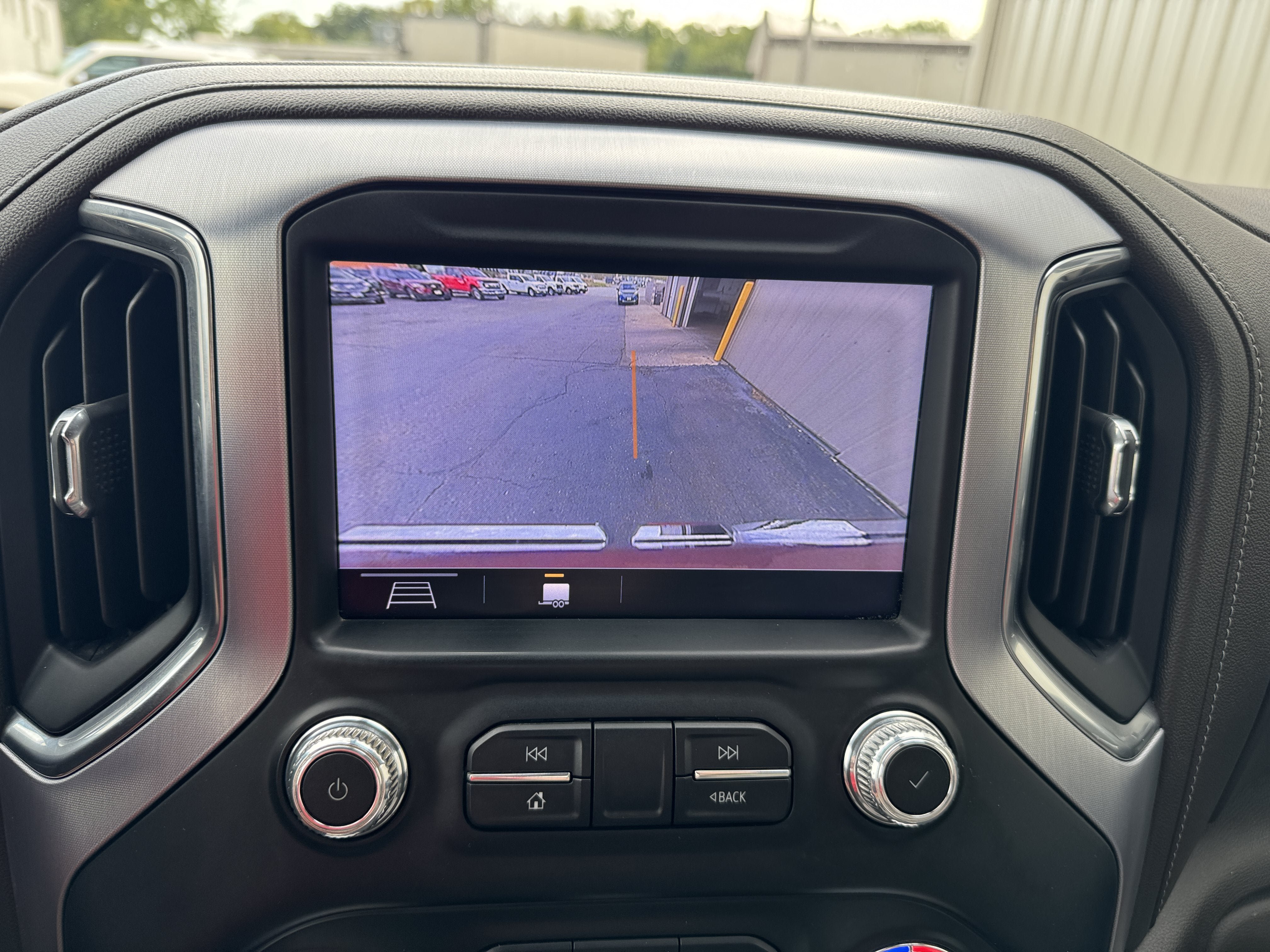 Used 2019 GMC Sierra 1500 SLE w/ SLE Value Package AWD/4WD image 17