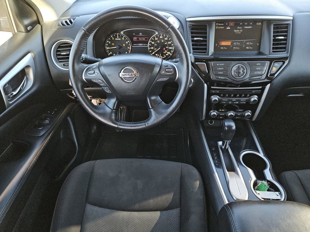 Used 2020 Nissan Pathfinder SV FWD image 9