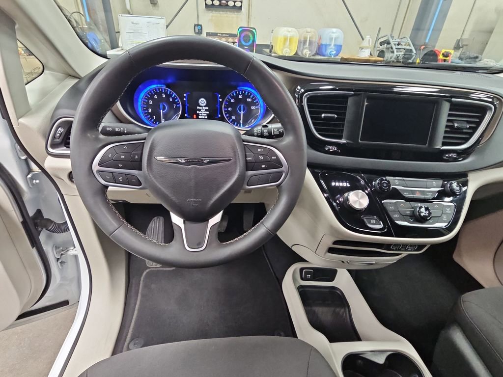 Used 2023 Chrysler Voyager LX FWD image 16