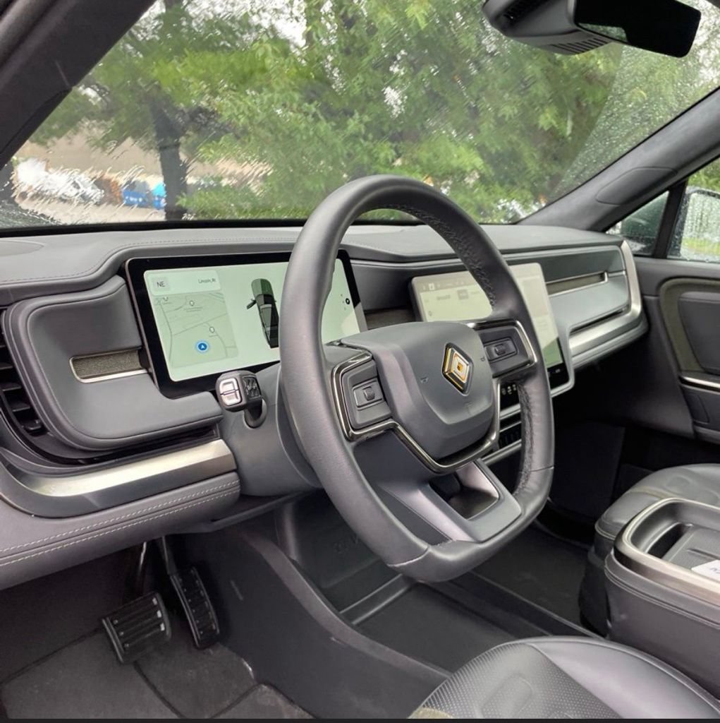 Used 2025 Rivian R1S Adventure Dual AWD/4WD image 17