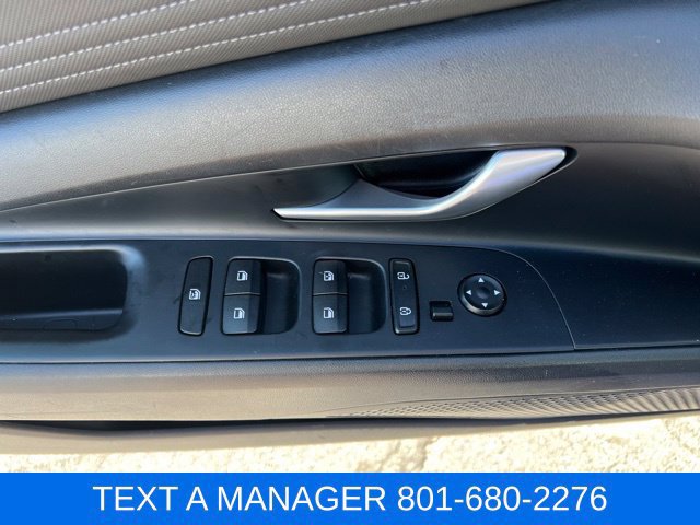 Used 2025 Hyundai Elantra SEL FWD image 17