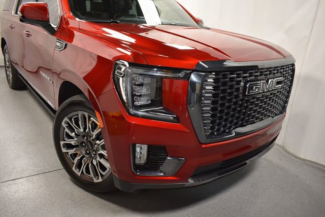 Used 2024 GMC Yukon XL Denali Ultimate AWD/4WD image 3