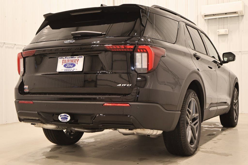 New 2026 Ford Explorer ST-Line w/ ST-Line Street Pack image 8