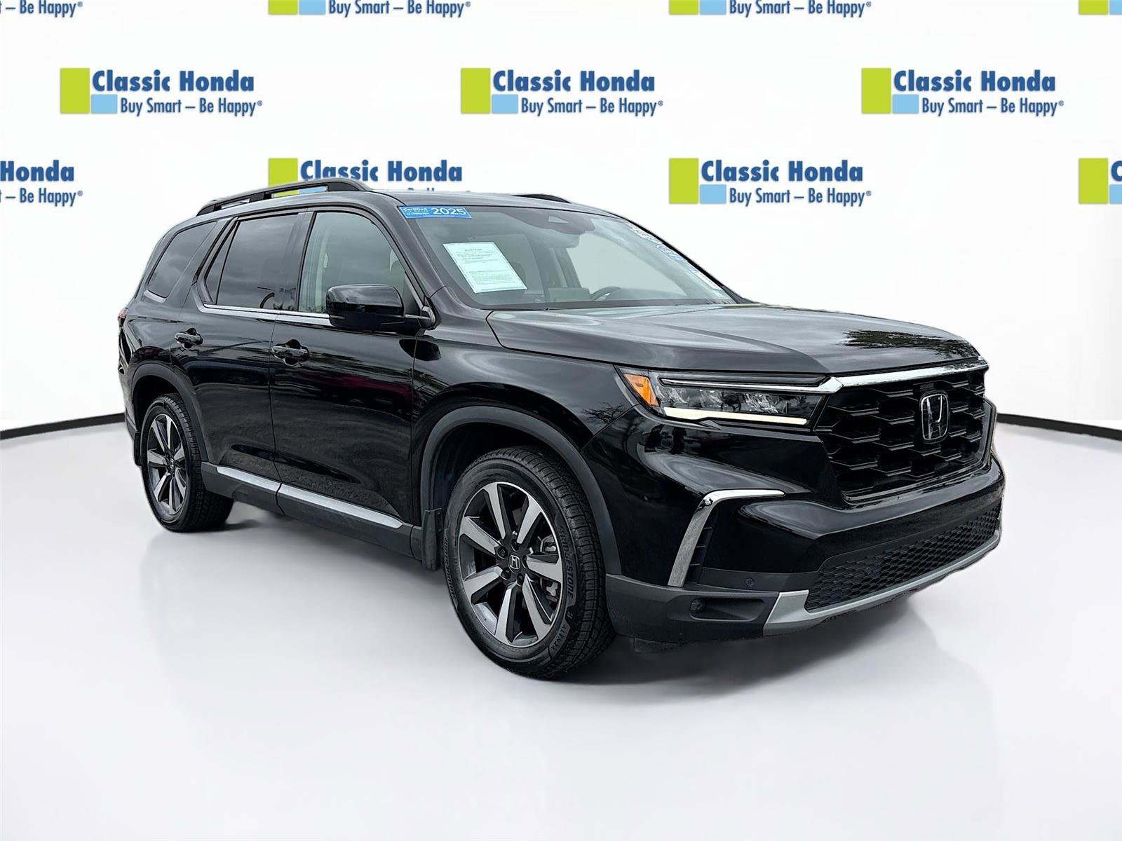 Certified 2025 Honda Pilot Touring image 1