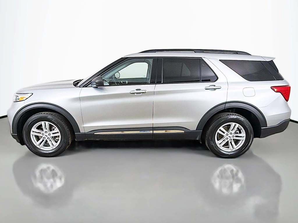 Used 2023 Ford Explorer XLT w/ Equipment Group 202A AWD/4WD image 12