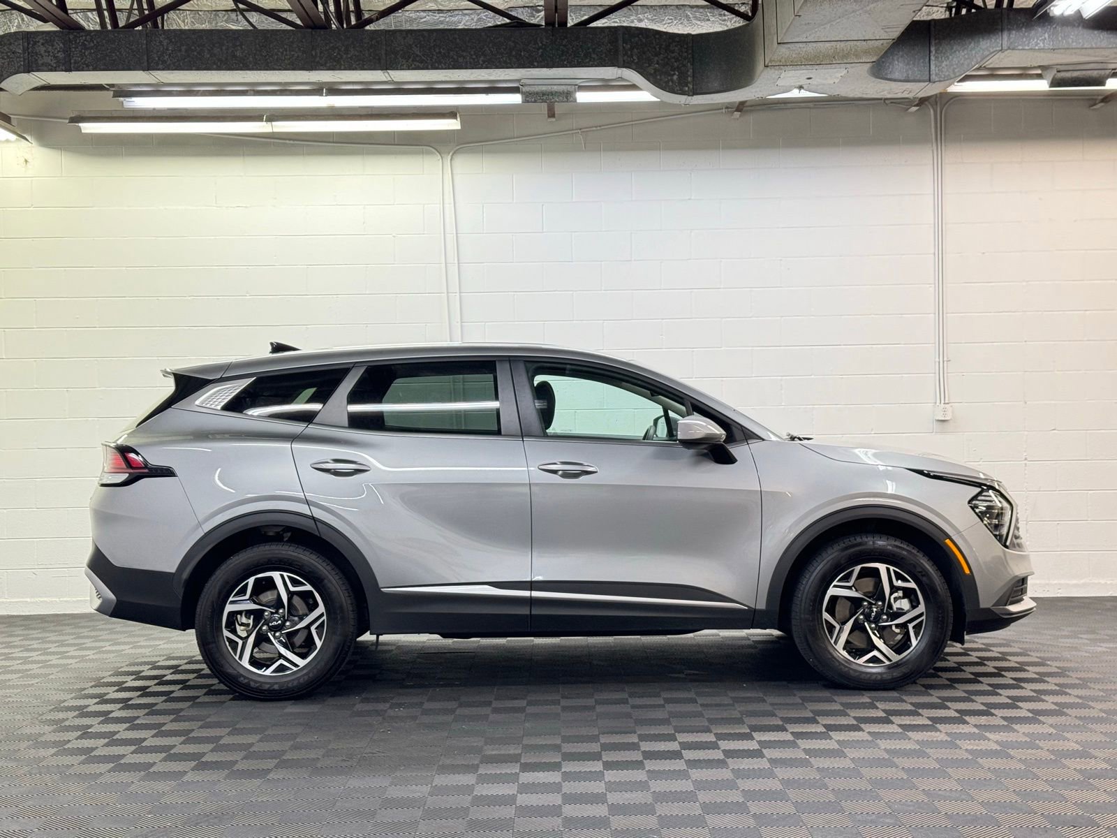 Used 2024 Kia Sportage LX image 4