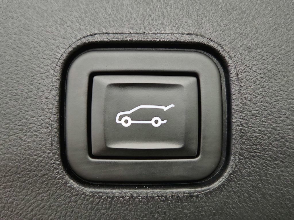 Used 2024 Cadillac Lyriq Sport AWD/4WD image 32